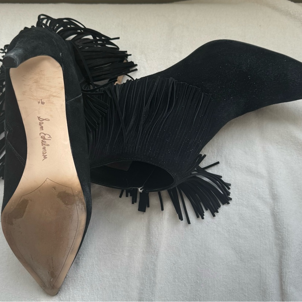 Very sexy pointed toe bootie. Black suede. 3,5 inch heel